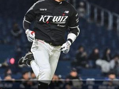 허경민 첫 만루홈런으로 KT 팬들 환호