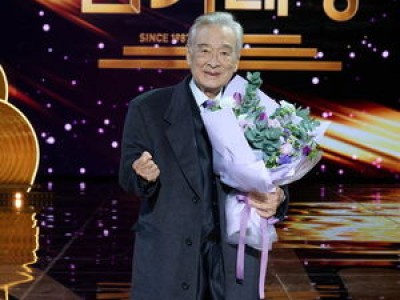 이순재가 KBS 연기대상 수상자로 선정되다