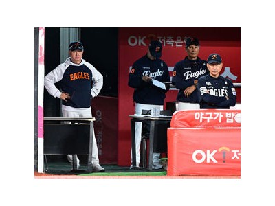 한화 2위 확정 후 백업 선수 기용했지만 9회말 실점에 팬들 분노