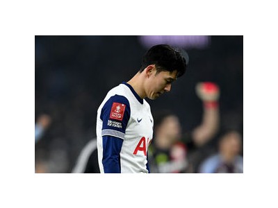 손흥민 토트넘 경기서 골키퍼 넘지 못해 실망