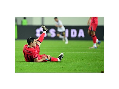 한국축구 에이스들 중국 쿵푸축구에 무너져