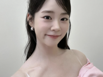 한승연 대만에서 핑크빛 비주얼로 눈길 끌었네